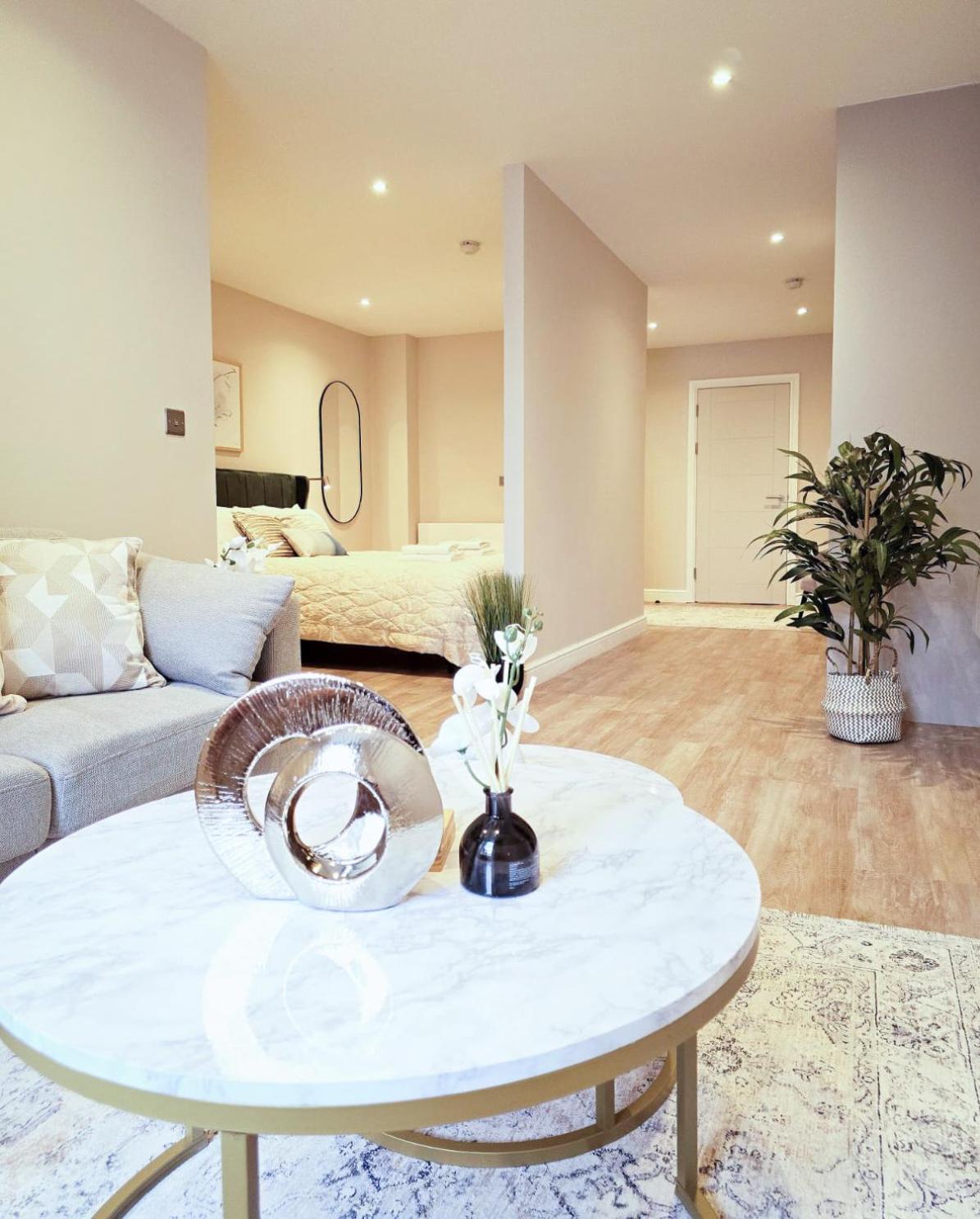 Exceptional & Gorgeous Interior & King Size Bed *