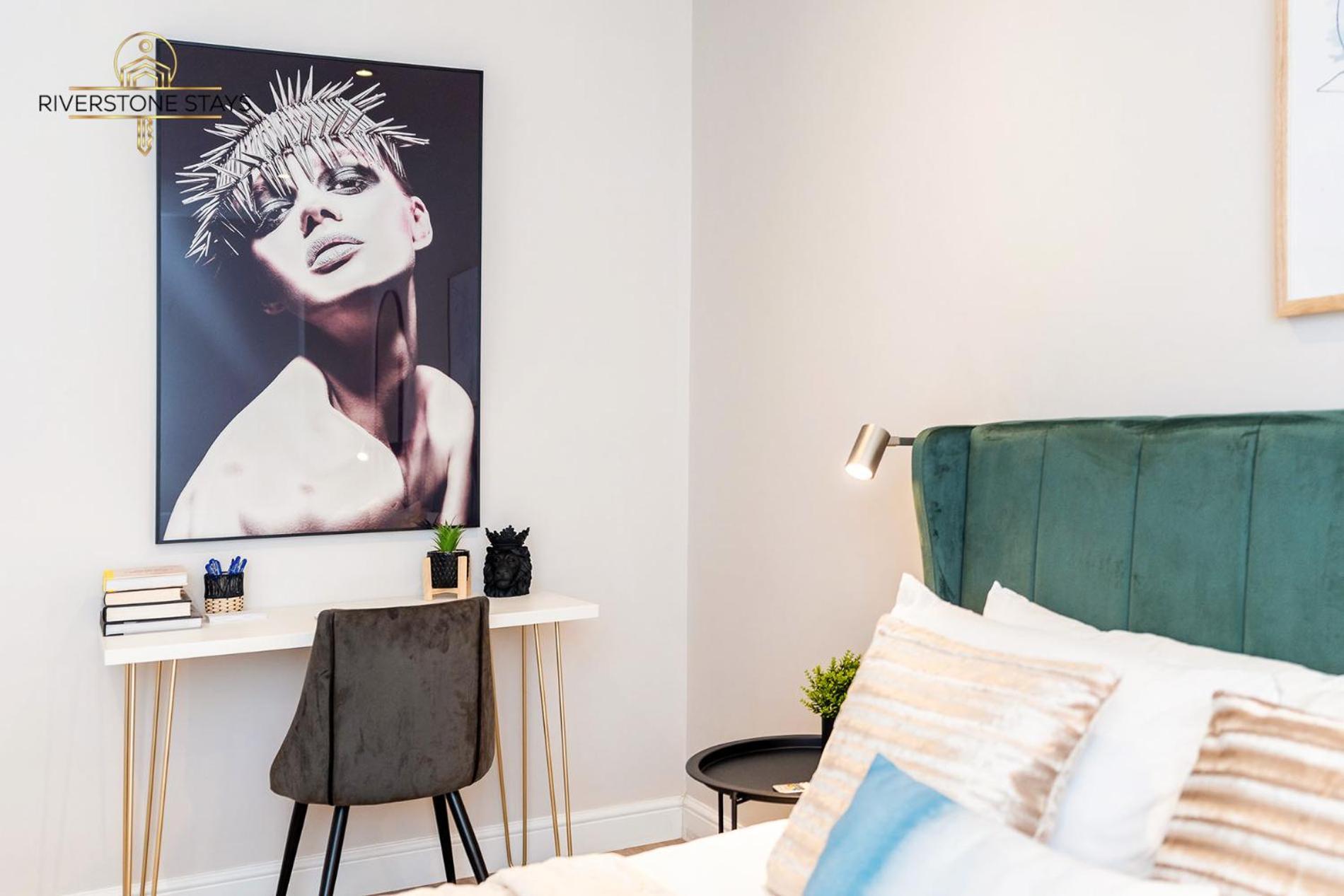 Exceptional & Gorgeous Interior & King Size Bed *