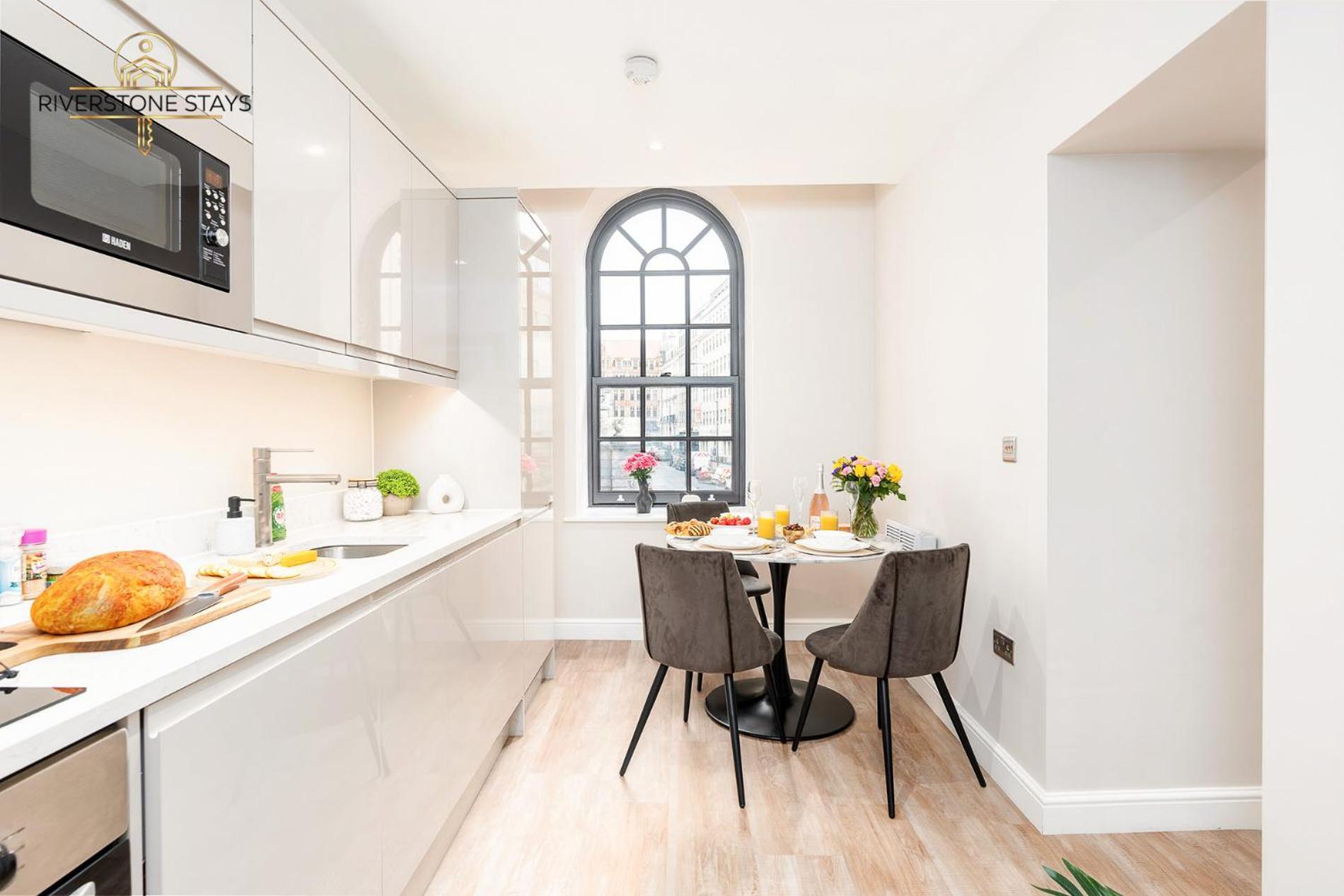 Exceptional & Gorgeous Interior & King Size Bed Leeds (West Yorkshire)