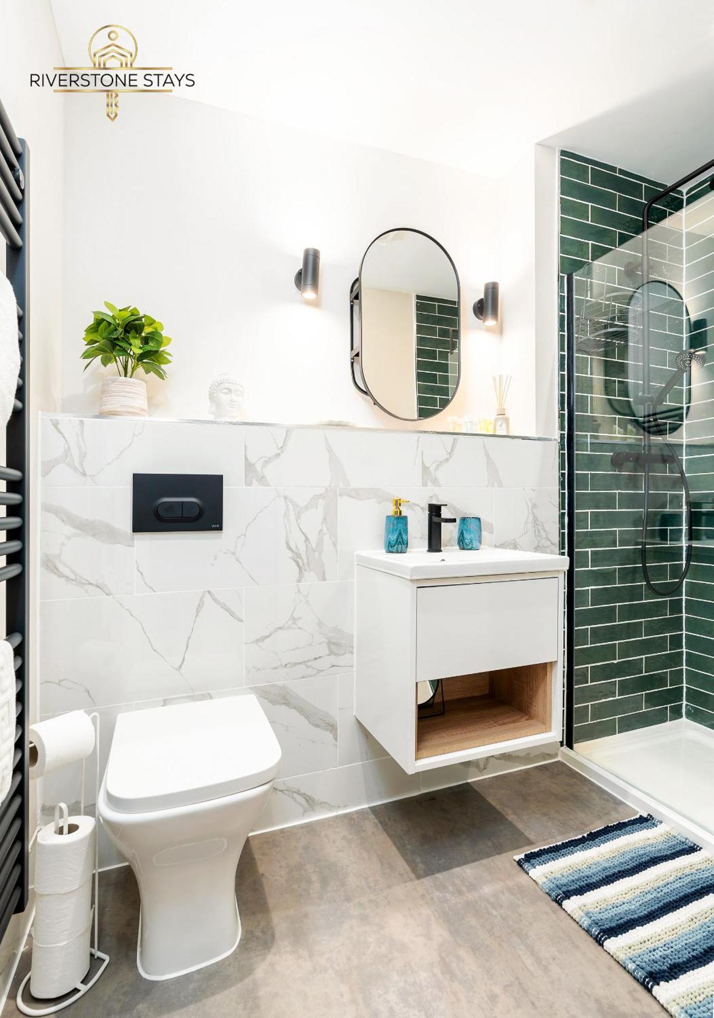 Exceptional & Gorgeous Interior & King Size Bed Apartment