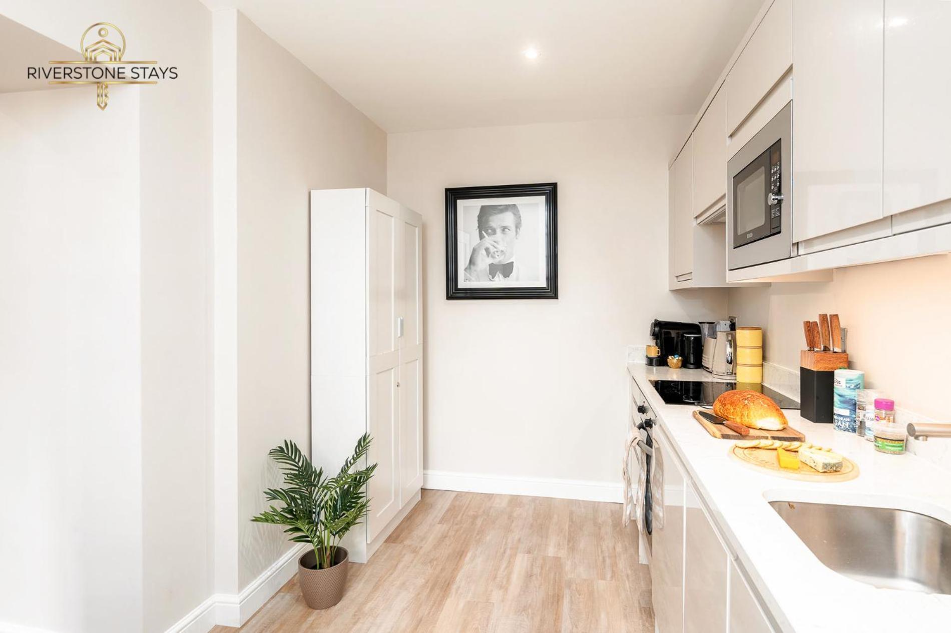 Exceptional & Gorgeous Interior & King Size Bed Leeds (West Yorkshire)