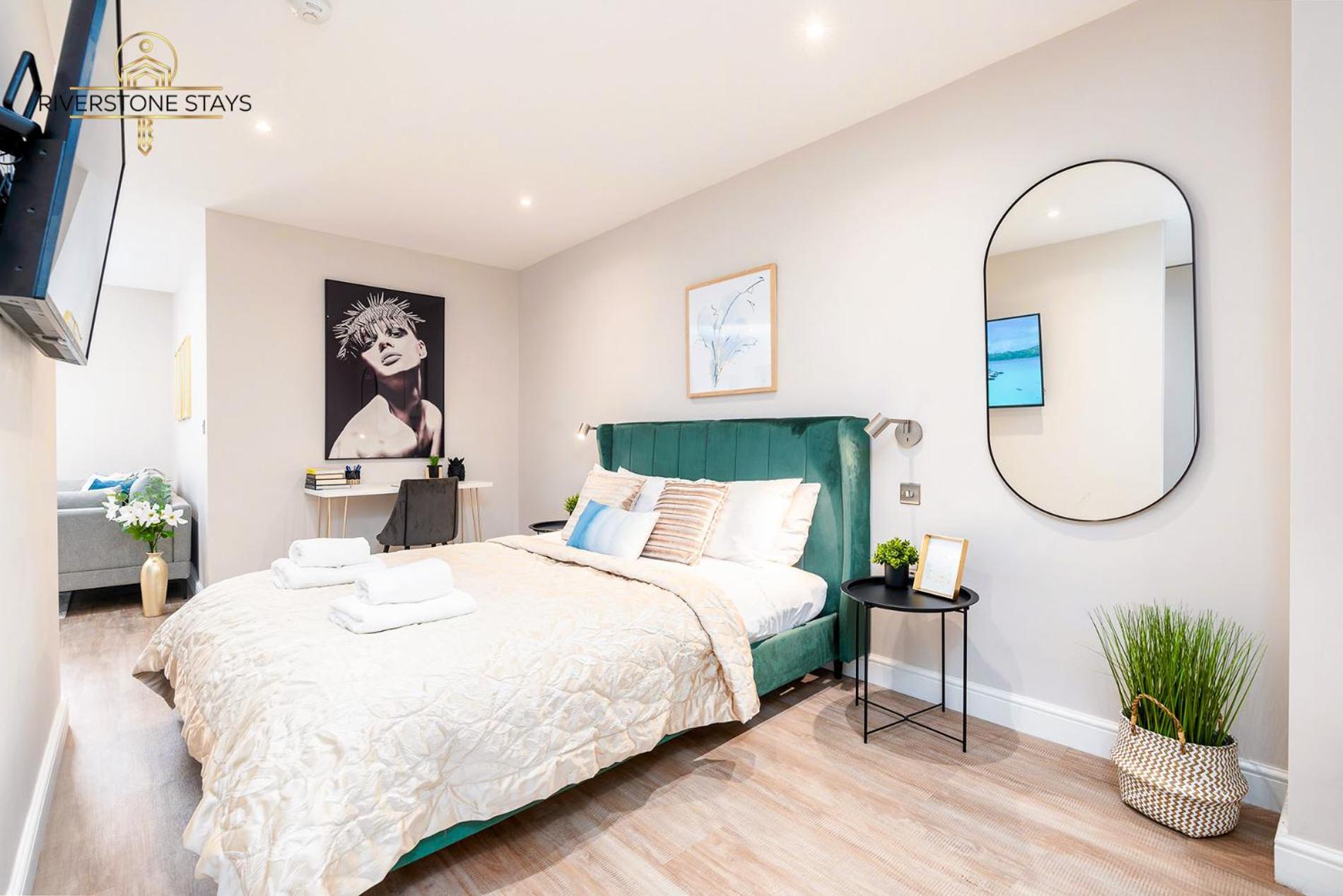 Exceptional & Gorgeous Interior & King Size Bed Apartment